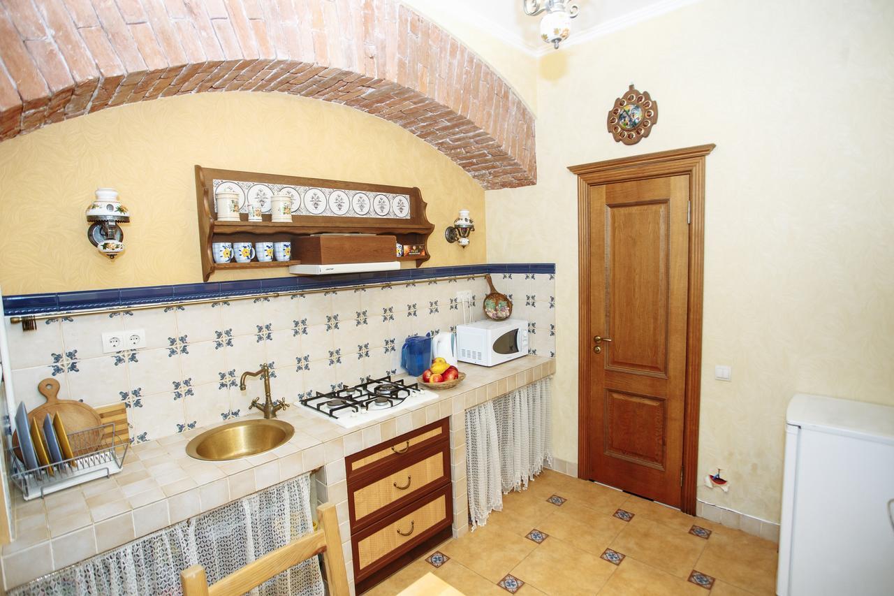 Halytska Apartment Lviv Bagian luar foto