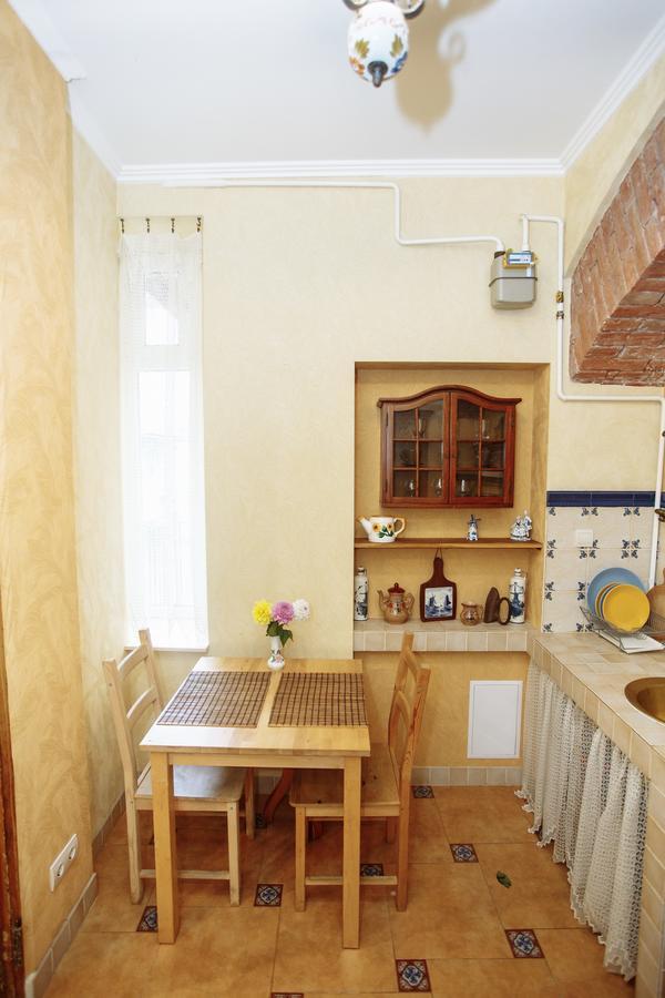 Halytska Apartment Lviv Bagian luar foto