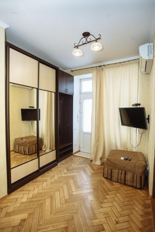 Halytska Apartment Lviv Bagian luar foto